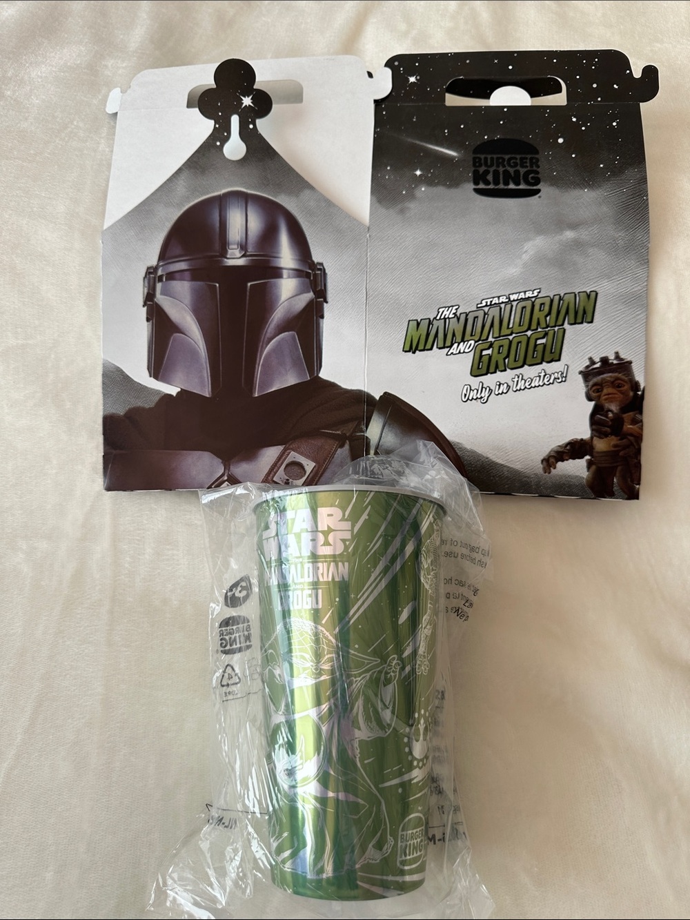Star Wars The Mandalorian and Grogu Green Travel Cup with Promotional Box